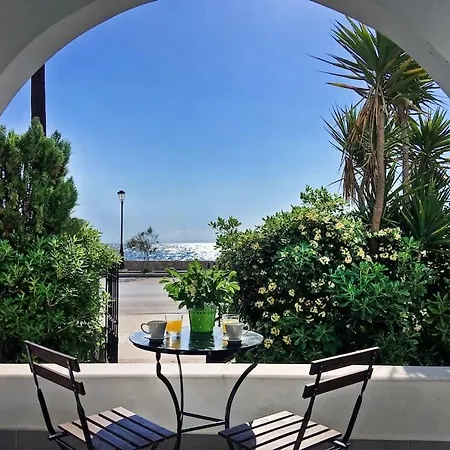 Apartment Sea Front *